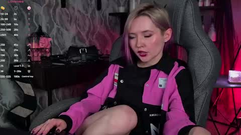 Rey online show from April 18, 7:07 pm