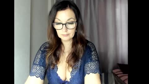 Snapshot of fey_bb chatting on December 7, 4:09 am Milana online show from December 7, 4:09 am