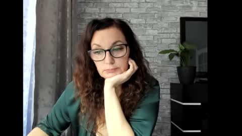 Snapshot of fey_bb chatting on February 12, 8:27 am Milana online show from February 12, 8:27 am