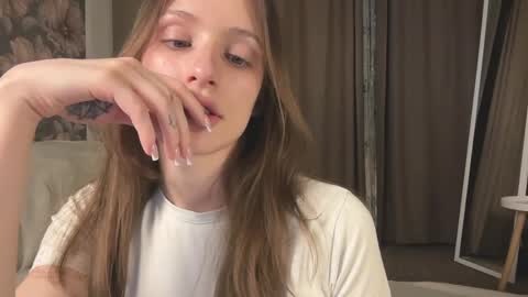 Lisa online show from April 6, 1:23 pm