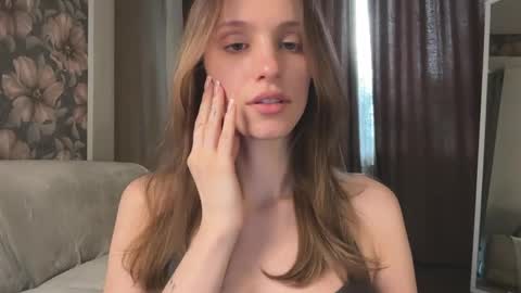 Lisa online show from April 8, 11:43 am