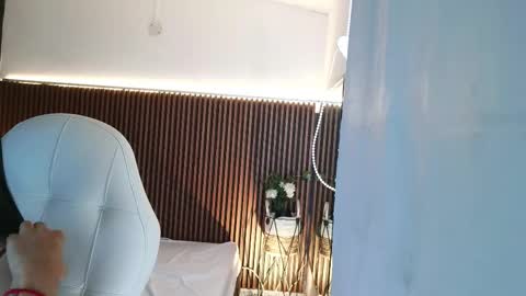 Freyja  online show from February 25, 5:11 pm