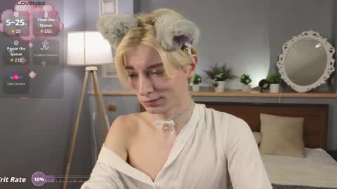 Snapshot of fiachand chatting on October 15, 8:20 pm Thomas online show from October 15, 8:20 pm