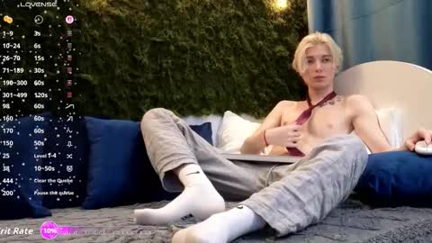 Snapshot of fiachand chatting on November 16, 4:45 pm Thomas online show from November 16, 4:45 pm