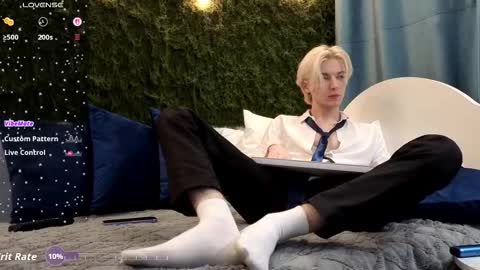 Snapshot of fiachand chatting on November 30, 7:51 pm Thomas online show from November 30, 7:51 pm