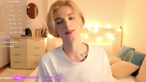 Snapshot of fiachand chatting on February 20, 12:49 pm Thomas online show from February 20, 12:49 pm