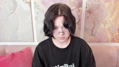 fiamoory online show from April 9, 1:27 am