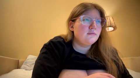 Sophie online show from December 3, 2:38 pm