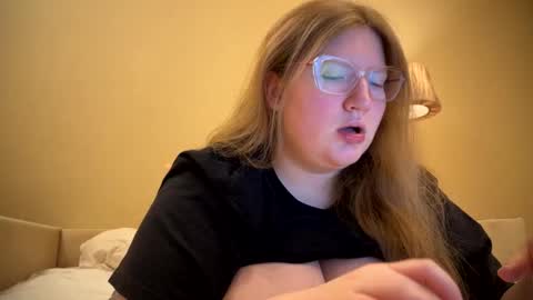 Sophie online show from December 16, 3:32 pm