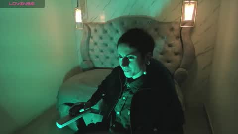   online show from February 20, 7:25 pm