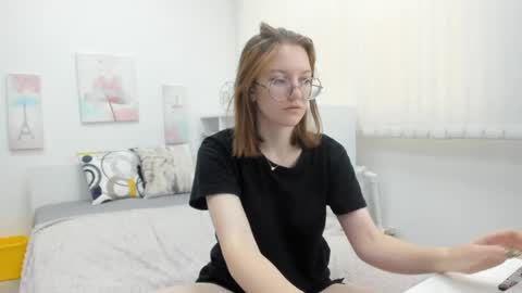 Snapshot of fiery__mary chatting on May 27, 5:15 am Mary online show from May 27, 5:15 am