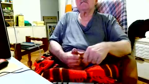 Snapshot of filhober chatting on June 4, 1:33 am filhober online show from June 4, 1:33 am