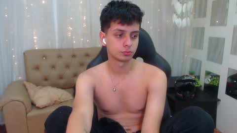 Snapshot of filipdaviex chatting on December 17, 4:53 pm Filip David online show from December 17, 4:53 pm