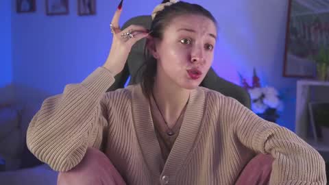 cap and Lana  online show from December 12, 9:19 am