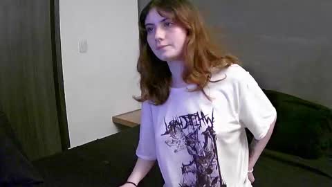 Snapshot of findiryts_2 chatting on October 10, 6:23 am Alice and Max online show from October 10, 6:23 am