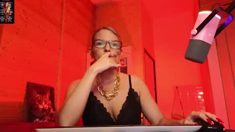 Lady online show from April 14, 4:13 pm