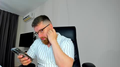 FindomGuyXXX online show from April 14, 9:48 am