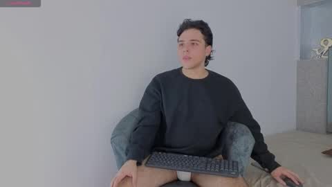 Snapshot of finn_anderson chatting on March 19, 5:50 pm Mateo online show from March 19, 5:50 pm