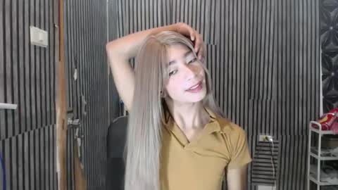 fiona908995 online show from May 15, 11:28 am