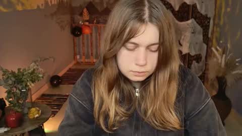 Snapshot of fioramarmoris chatting on October 27, 1:37 pm fiora online show from October 27, 1:37 pm