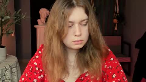 Snapshot of fioramarmoris chatting on November 2, 5:21 am fiora online show from November 2, 5:21 am