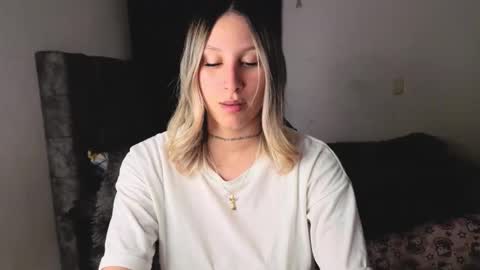 Snapshot of fiorella_up1 chatting on November 1, 10:56 pm F I O R E L L A online show from November 1, 10:56 pm