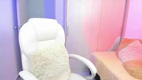Snapshot of fiorellasantamaria chatting on May 20, 12:06 am fiore online show from May 20, 12:06 am