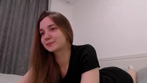 fireflies_fly_ online show from December 4, 8:50 pm