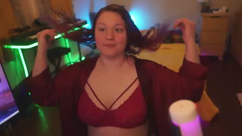 Snapshot of fireproofcuriousity chatting on November 15, 4:43 am Lio Roxy online show from November 15, 4:43 am