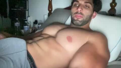 Snapshot of fitcurvyman4fun_69 chatting on June 9, 3:40 am fitcurvyman4fun_69 online show from June 9, 3:40 am