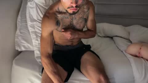 Snapshot of fitjacques chatting on May 18, 3:02 am fitjacques online show from May 18, 3:02 am