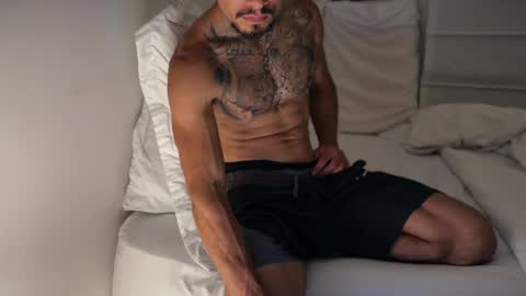 Snapshot of fitjacques chatting on May 20, 2:18 am fitjacques online show from May 20, 2:18 am