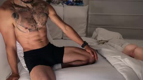 Snapshot of fitjacques chatting on May 23, 3:01 am fitjacques online show from May 23, 3:01 am