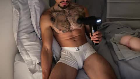 Snapshot of fitjacques chatting on June 7, 2:27 am fitjacques online show from June 7, 2:27 am