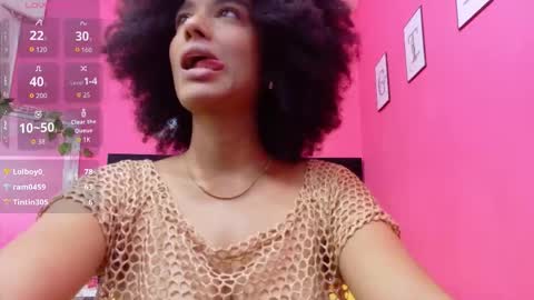 Snapshot of fitsexxyebony chatting on February 12, 8:04 pm Violetta online show from February 12, 8:04 pm