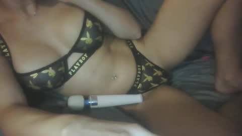 fitsexycouple28 online show from December 30, 7:04 am