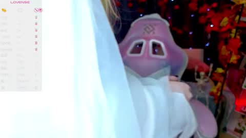 Snapshot of flaircorell chatting on October 28, 4:05 am Sophie online show from October 28, 4:05 am