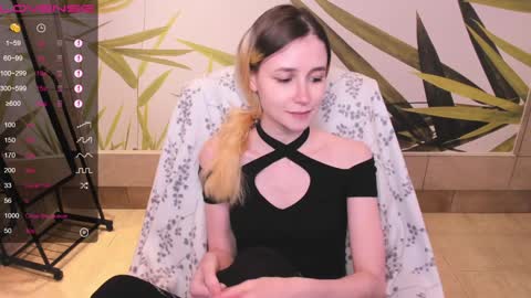 Snapshot of fleximona chatting on January 25, 9:47 am FlexiMona online show from January 25, 9:47 am