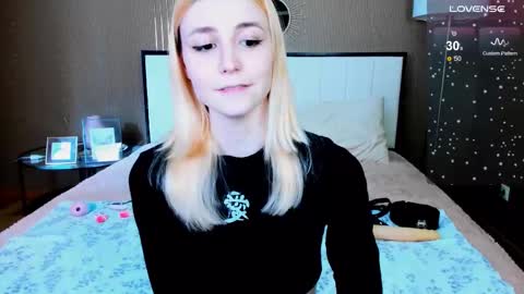 Snapshot of fleximona chatting on September 27, 9:25 am FlexiMona online show from September 27, 9:25 am