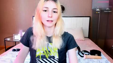 Snapshot of fleximona chatting on October 17, 8:28 am FlexiMona online show from October 17, 8:28 am