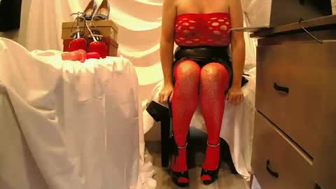 Snapshot of flirtydirtyfiona chatting on November 23, 7:35 pm flirtydirtyfiona online show from November 23, 7:35 pm