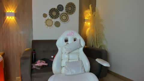  Flor  online show from July 9, 4:16 am