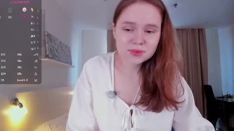 Snapshot of flora_fiore chatting on June 20, 6:27 am Hayley I WILL COME BACK ON MAY 27TH 6pm UTC online show from June 20, 6:27 am