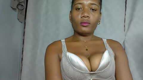 Snapshot of florencia011 chatting on January 22, 7:03 pm florencia011 online show from January 22, 7:03 pm