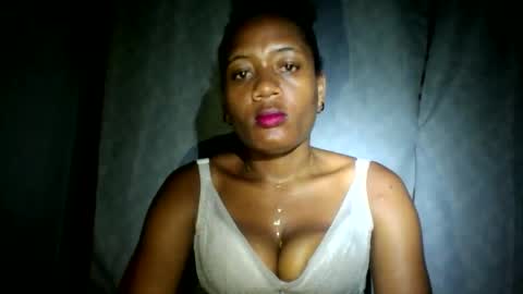 Snapshot of florencia011 chatting on January 22, 10:37 pm florencia011 online show from January 22, 10:37 pm