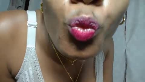 Snapshot of florencia011 chatting on January 23, 2:55 am florencia011 online show from January 23, 2:55 am