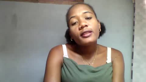 Snapshot of florencia011 chatting on February 12, 7:55 am florencia011 online show from February 12, 7:55 am