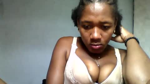 Snapshot of florencia011 chatting on February 12, 9:11 pm florencia011 online show from February 12, 9:11 pm