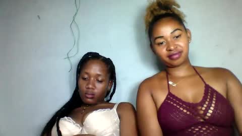 Snapshot of florencia011 chatting on February 16, 7:05 pm florencia011 online show from February 16, 7:05 pm