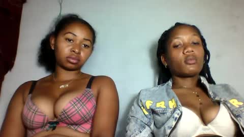 Snapshot of florencia011 chatting on February 21, 1:11 am florencia011 online show from February 21, 1:11 am